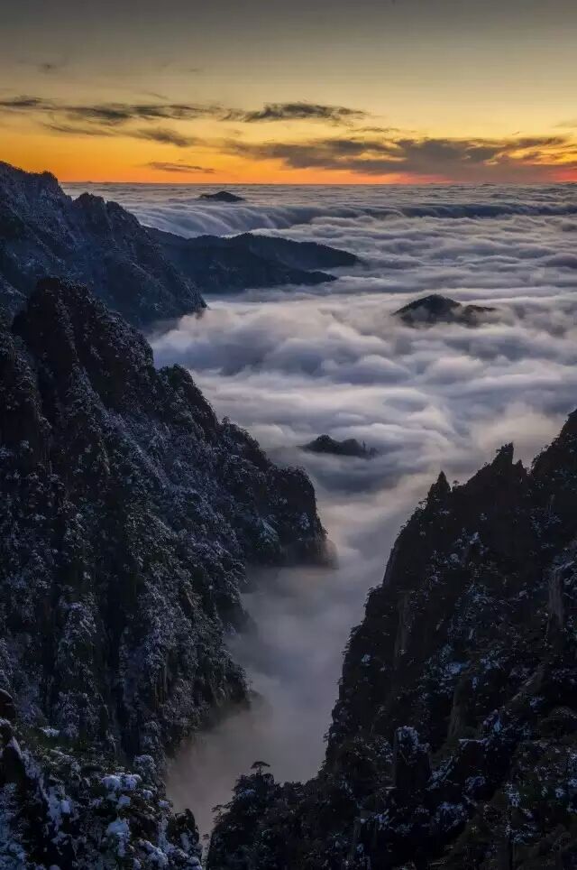 2015年12月6日，黄山峡谷流云，摄影：吴春晖.jpg