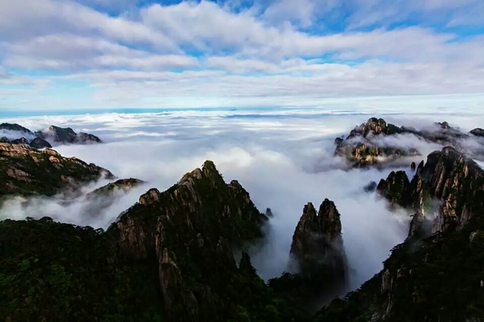 2016年5月22日上午，黄山群峰顶云海，摄影：叶永清.jpg