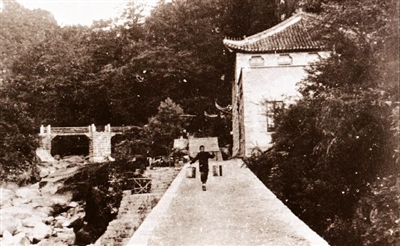 解放战争时期的黄山温泉区域景象 摄于1948年.jpg